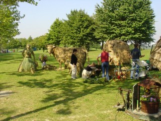 2004 Strohskulpturen ZDF Fernsehgarten_24