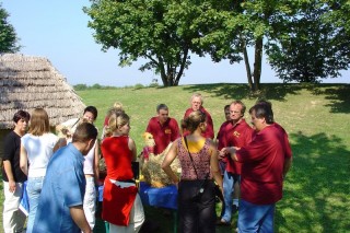 2004 Strohskulpturen ZDF Fernsehgarten_34