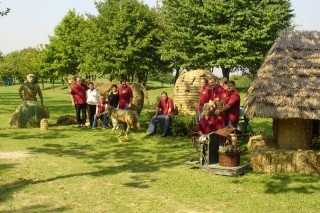 2004 Strohskulpturen ZDF Fernsehgarten_74