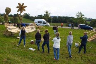 2017 Strohskulpturen Aufbau_13