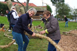 2017 Strohskulpturen Aufbau_18