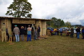 2017 Strohskulpturen Aufbau_37