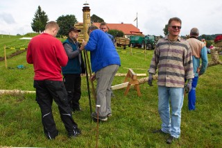 2017 Strohskulpturen Aufbau_39