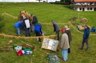 2017 Strohskulpturen Aufbau_44