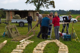 2017 Strohskulpturen Aufbau_6