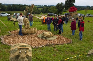 2017 Strohskulpturen Aufbau_71