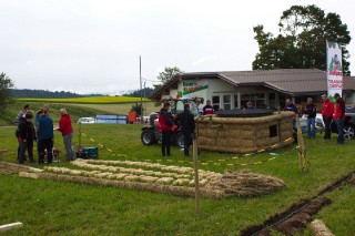 2017 Strohskulpturen Aufbau_7