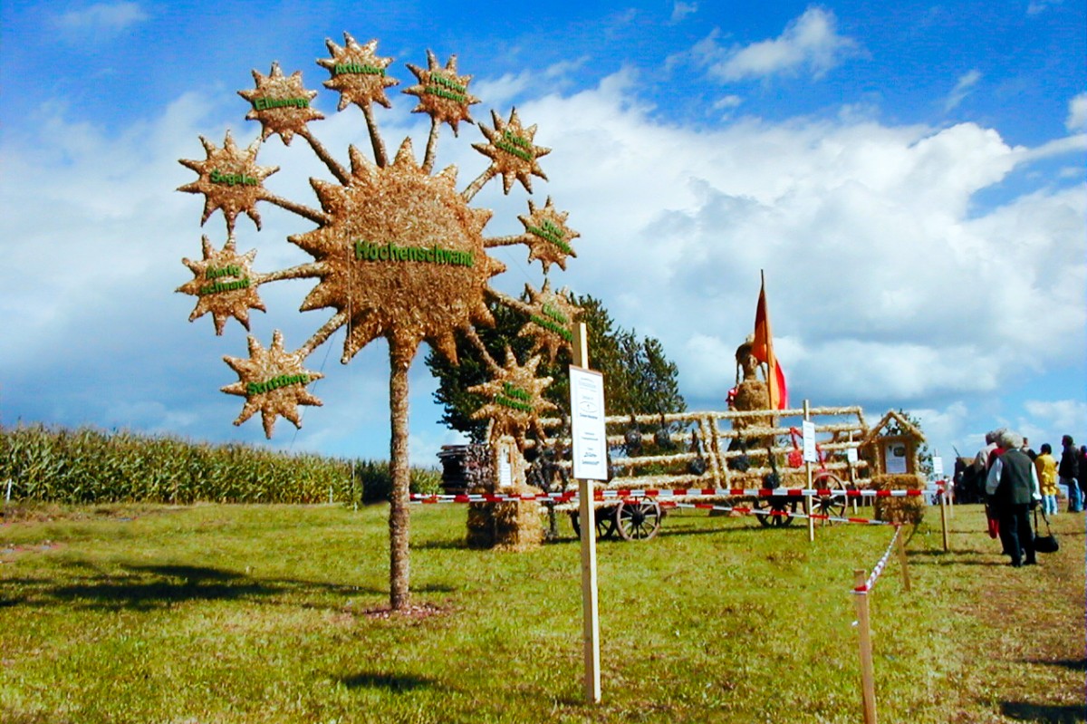 2001 Strohskulpturen Höchenschwand_1