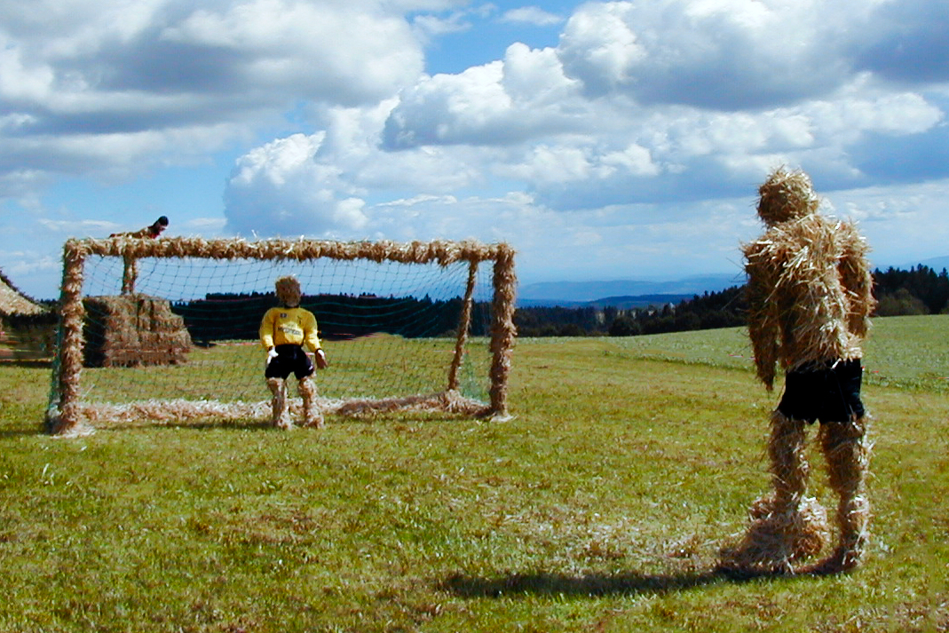2001 Strohskulpturen Höchenschwand_6