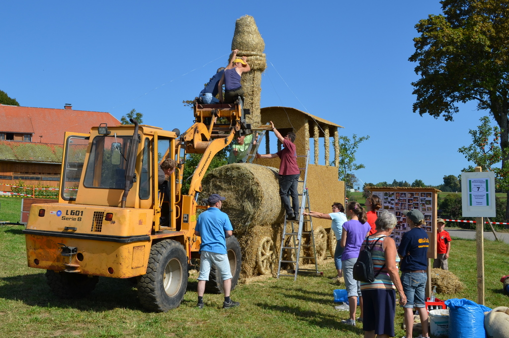 2011 Strohskulpturen_1