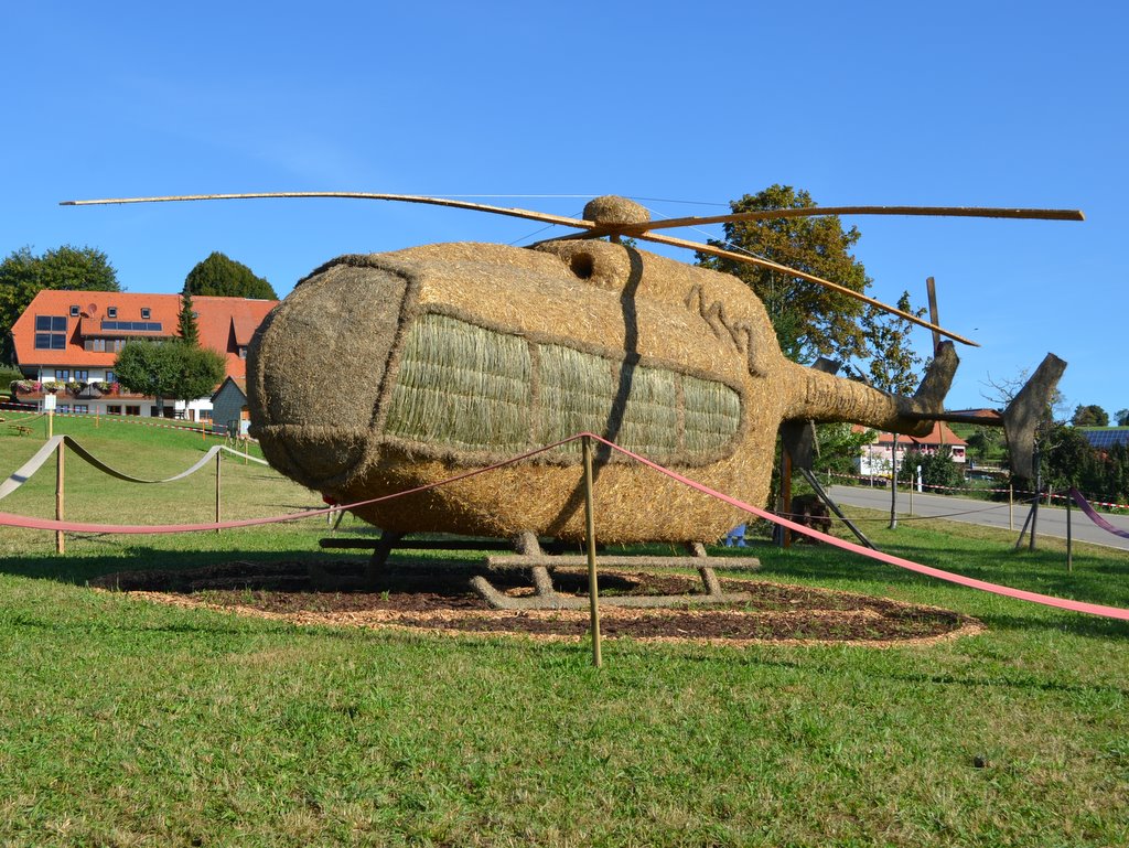 2011 Strohskulpturen_1
