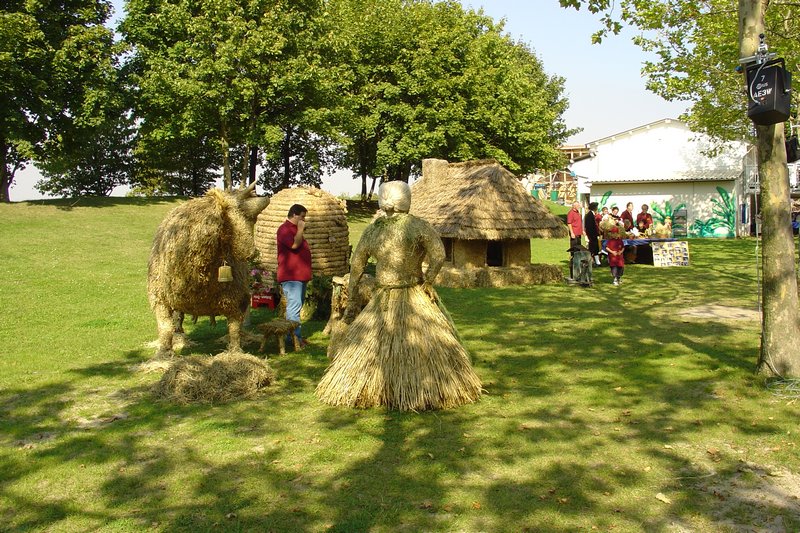 2004 Strohskulpturen ZDF Fernsehgarten_6