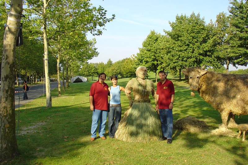 2004 Strohskulpturen ZDF Fernsehgarten_18