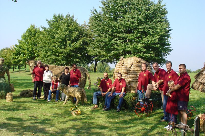 2004 Strohskulpturen ZDF Fernsehgarten_25