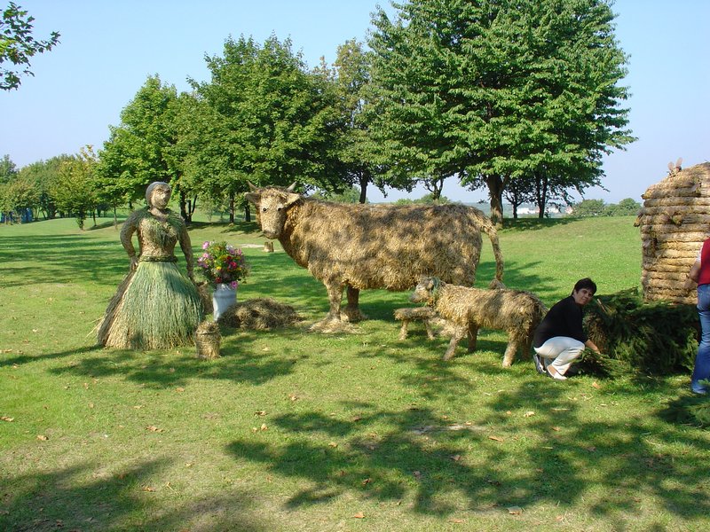 2004 Strohskulpturen ZDF Fernsehgarten_44