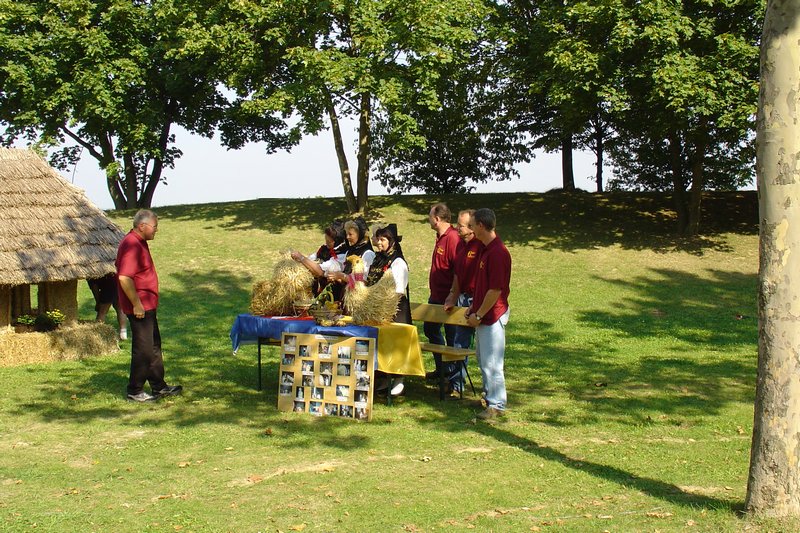 2004 Strohskulpturen ZDF Fernsehgarten_86