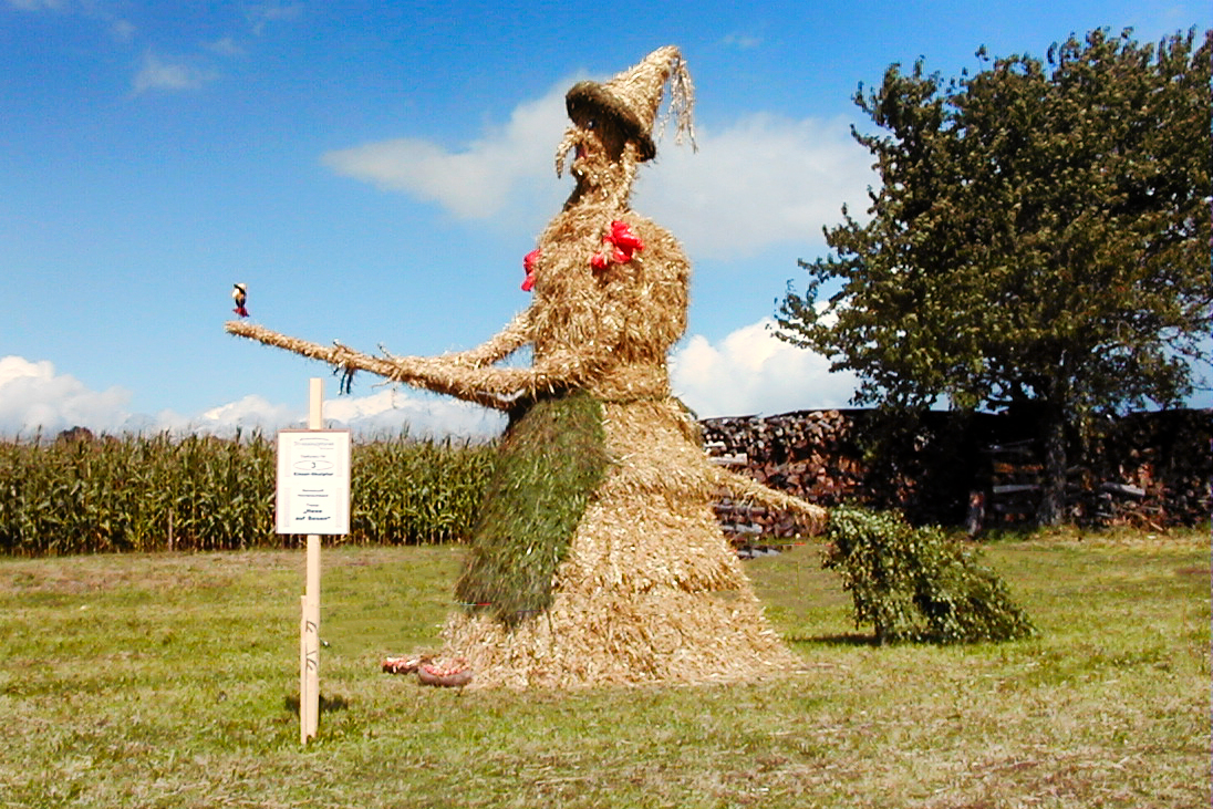 2001 Strohskulpturen Höchenschwand_1
